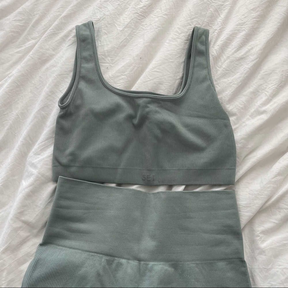 SETactive Leggings and Box Cut Bra Set Gem